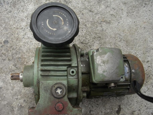 ขายมอเตอร์เกียร์ปรับรอบได้ ขนาด 1 HP. 380 V สภาพดี พร้อมใช้งาน