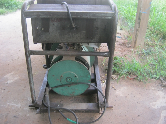 ฃายด่วนเครื่องปั่นไฟ 10 กิโล เครื่องยนต์นิสสัน sd 22 สภาพพร้อมไช้งาน