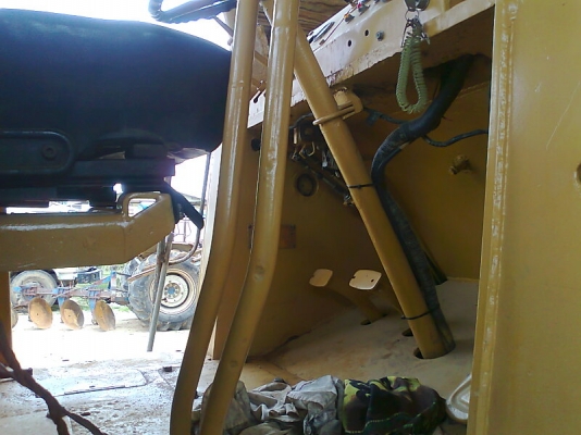 KOMATSU 515 เครื่องดี เกียร์ดี ระบบการทำงานดี ขับ 4 WD เอวแน่น ตักแรง ตักไว ประหยัด.