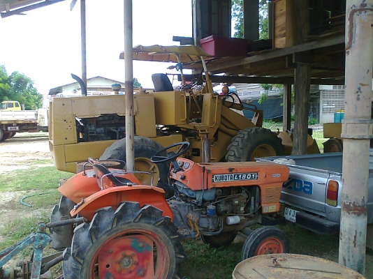 KOMATSU 515 เครื่องดี เกียร์ดี ระบบการทำงานดี ขับ 4 WD เอวแน่น ตักแรง ตักไว ประหยัด.