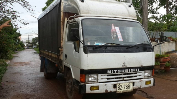 ขายด่วนหกล้อMITSUBISHIปี38 115แรงม้าราคาย่อมเยาว์รีบจอง0811838154