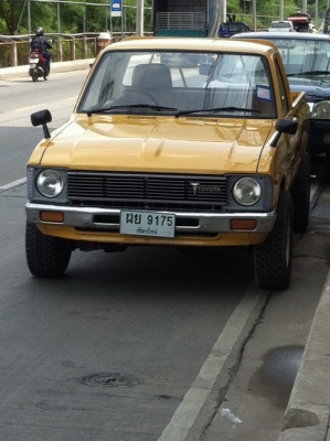 ขาย TOYOTA LN30 ช่วงสั้น 4 ขอ ดีเซล สภาพกริ๊บๆ