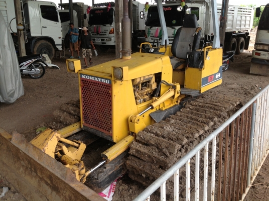 ขายรถแทรกเตอร์ KOMATSU D 20-6 สภาพสวยพร้อมใช้งาน สนใจติดต่อ 081-4283210
