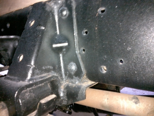 ขาย NPR 120  ฝาขาว ปี 40  ช่วงล่างใหญ่    F - หลัง