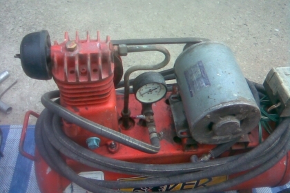 ปั้มลมสภาพเดิมๆครับพร้อมสายครับราคานี้คุ้มครับใช้ยาวครับพร้อมใช้งานครับ