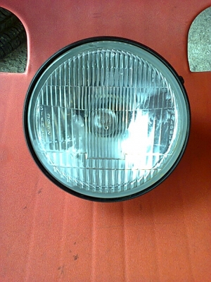 ขายไฟหน้า honda ftr225แท้ของยุ่นครับ 750 บาท 0806260417 เล็กครับ