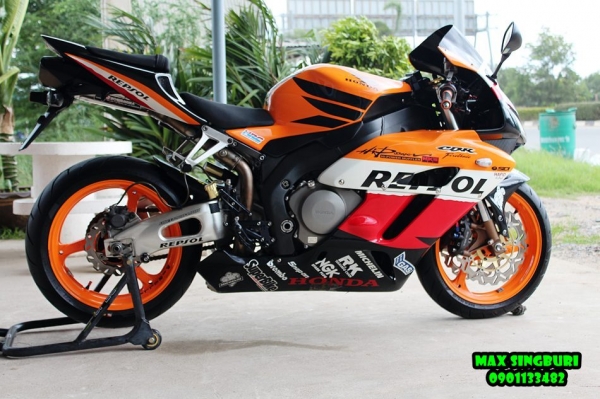 แม็กสิงห์บุรี//CBR1000RR ปี2005 ลาย REPSOL สภาพหล่อสุดๆ อินวอย+สรรพาสมิตร 225000 ด่วน แม็กสิงห์บุรี//CBR1000RR ปี2005 ลาย REPSOL สภาพหล่อสุดๆ อินวอย+สรรพาสมิตร 225000 ด่วน