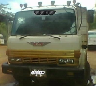 HINO F18 - 185 HP HO7C สิบล้อดั๊มพ์ 2 เพลา กระบะดั๊มพ์เหล็ก 12 ตันของสามมิตรลอนเฉียงสภาพดี เครื่องแน่นดีแรงดี ภายในเก๋งคอนโซลสวยไม่มีผุกร่อน พวงมาลัยเพาเวอร์ ระบบเบรคทริ๊ปฟี้ครบพร้อม ช่วงล่างคัชซีไม่มีบวม ยางสภาพดี 10 เส้นประมาณ 70\% พร้อมบรรทุกพร้อมใช้งาน