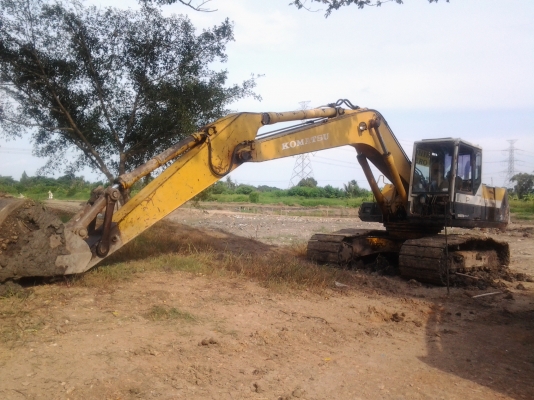 ขายแม็กโครKoMATSU 200,5รถสวยพร้อมใช้เอกสารอินวอยรถพร้อมใช้งาน