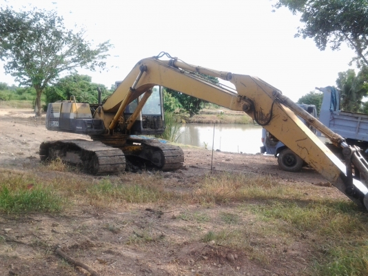 ขายแม็กโครKoMATSU 200,5รถสวยพร้อมใช้เอกสารอินวอยรถพร้อมใช้งาน