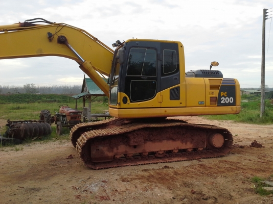 เล่มทะเบียน komatsu 200-8 ช่วงล่างเต็มแน่นๆไฟฟ้าครบแอร์ฉ่ำมีสัญญานเดินรถ   เดิมๆทุกอย่างไม่เคยถอดหรือซ่อมแซมทุกจุด  ซื้อ  มิย.53