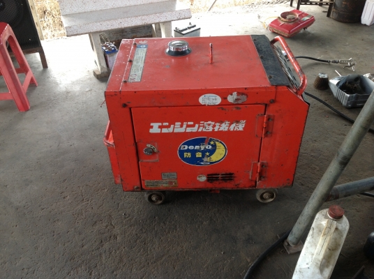 ขายเครื่องเชื่อมสนามเก่าญี่ปุ่นยี่ห้อ Denyo เป็นเครื่องเบนซิลขนาด 9 แรงม้า ไดขนาด2.5 kw สภาพสวยมากๆ พร้อมใช้งานทันที
