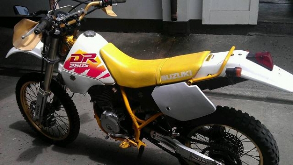 ขาย Suzuki DR250S Inv. เครื่องเดิมแห้งๆแรงๆ T.0878998462 ขาย Suzuki DR250S Inv. เครื่องเดิมแห้งๆแรงๆ T.0878998462