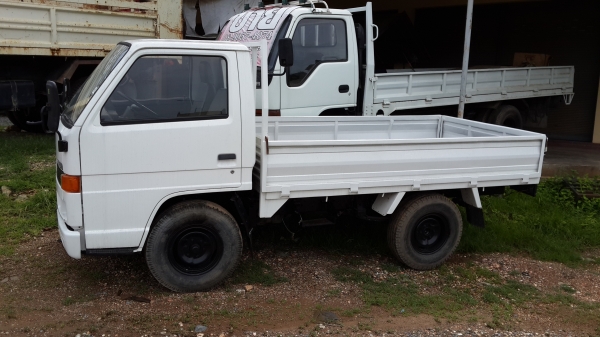 รถบรรทุกอีซูซุ 4ล้อ เครื่อง88