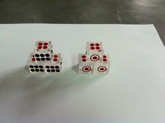 ขาย ลูกไฮโล ขึ้นคู่ ขึ้น 11 ขนาด 5 หุน 1 ชุด 5 หุนครึ่ง 2 ชุด ลูกใส ราคา 3 ชุด 500 บาท โทรสอบถามได้ครับ