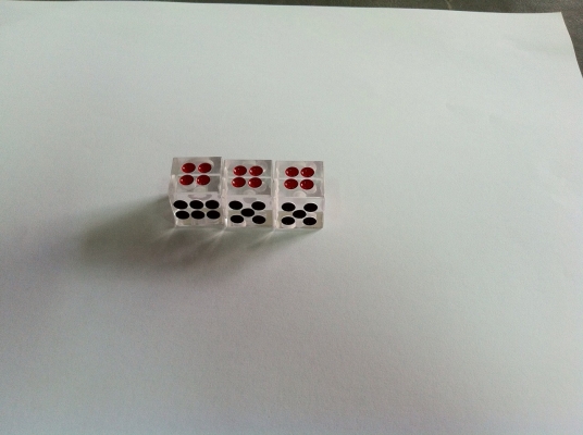 ขาย ลูกไฮโล ขึ้นคู่ ขึ้น 11 ขนาด 5 หุน 1 ชุด 5 หุนครึ่ง 2 ชุด ลูกใส ราคา 3 ชุด 500 บาท โทรสอบถามได้ครับ