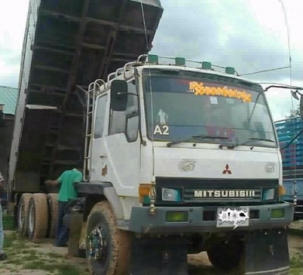 MITSUBISHI FUSO FN527 - 195 HP 6D16 TD 4900 สิบล้อดั๊มพ์ 2 เพลา กระบะดั๊มพ์มิเนียม 12 ตันสภาพสวย เครื่องแน่นแรงดี เกียร์ 10 SPEED เดิมๆ ภายในเก๋งคอนโซลสวยครบพร้อม แอร์ พวงมาลัยเพาเวอร์ ระบบเบรคทริ๊ปฟี้ครบครัน ช่วงล่างคัชซีสวยไม่มีบวมไม่มีร้าว ยางสภาพดี 70