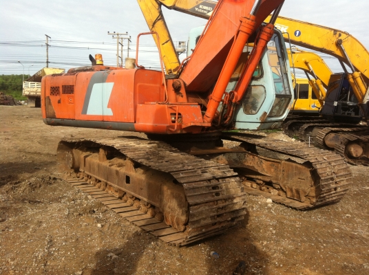 ขายรถแมคโครEX200-3 พร้อมหัวเจาะ สภาพพร้อมใช้ เล่มทะเบียน  สนใจติดต่อ บอย 085-156-2314