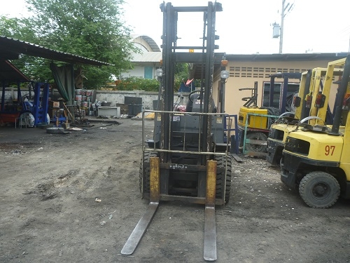 ขายForklift 3.0T,Diesel 4 mm.เกียร์ออโต้ ยางตัน งายาว 1070 cm.