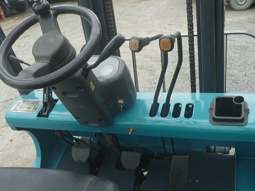 Forklift 2.0T เบนซินติดแก๊ส  3.0 MM. เกียร์ออโต้ ยางตัน สภาพใหม่พร้อมใช้งาน