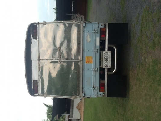 รถหกล้อสภาพดี 80 \%  ISUZU NKR 2.8 DI พร้อมหลังคาสแตนเลส