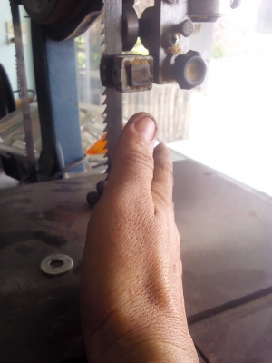 เลื่อยสายพาน WOOD CUTTING BAND SAW ยี่ห้อ WOOD MACขนาดสูงจากพื้นประมาณ 180 CM. เลื่อยสายพาน WOOD CUTTING BAND SAW ยี่ห้อ WOOD MACขนาดสูงจากพื้นประมาณ 180 CM.