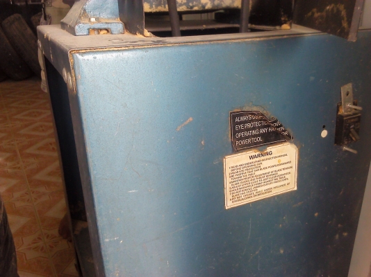 เลื่อยสายพาน WOOD CUTTING BAND SAW ยี่ห้อ WOOD MACขนาดสูงจากพื้นประมาณ 180 CM. เลื่อยสายพาน WOOD CUTTING BAND SAW ยี่ห้อ WOOD MACขนาดสูงจากพื้นประมาณ 180 CM.