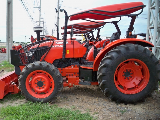 ขายรถแทรคเตอร์ M7040 พร้อมใบมีดดันดิน สวยๆ