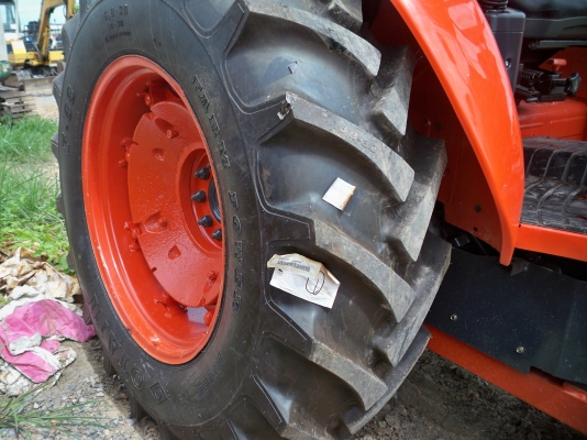 ขายรถแทรคเตอร์ M7040 พร้อมใบมีดดันดิน สวยๆ