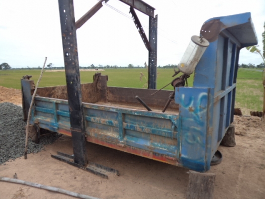 ขายกะบะดั้มเป็นของรถ6ล้ออีซูซุร็อก  ยาว 3.60 กวาง 2.15