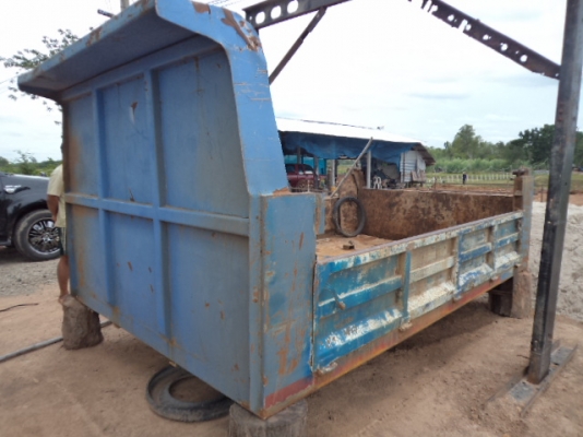 ขายกะบะดั้มเป็นของรถ6ล้ออีซูซุร็อก  ยาว 3.60 กวาง 2.15