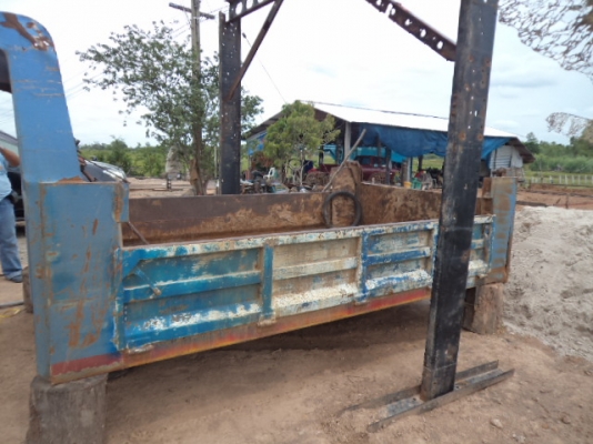 ขายกะบะดั้มเป็นของรถ6ล้ออีซูซุร็อก  ยาว 3.60 กวาง 2.15