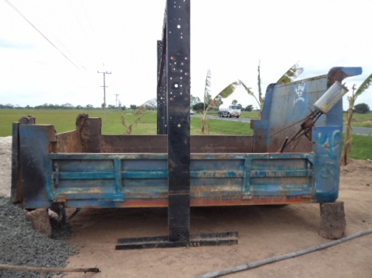 ขายกะบะดั้มเป็นของรถ6ล้ออีซูซุร็อก  ยาว 3.60 กวาง 2.15