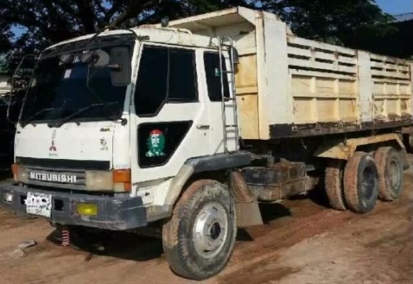 MITSUBISHI FUSO FN527 TURBO TF 1750 วางเครื่อง 195 HP 6D16  สิบล้อดั๊มพ์ 2 เพลา กระบะดั๊มพ์เหล็ก 12 ตันของ KAC โคราชสภาพสวยทั้งคัน เครื่องวางใหม่ลงเล่มครบถูกต้องแน่นแรงดีมากๆครับ ภายในเก๋งคอนโซลเรือนไมล์สวยครบ แอร์เย็น พวงมาลัยเพาเวอร์ ระบบเบรคทริ๊ปฟี้ ช่