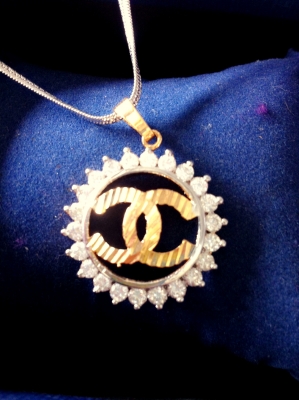 ขอนอกเรื่องครับสร้อยคอเงิน