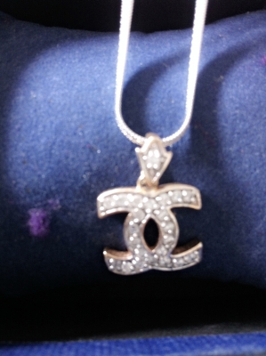 ขอนอกเรื่องครับสร้อยคอเงิน