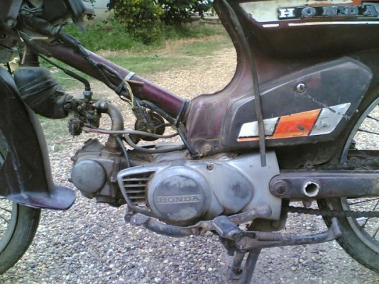 ขาย Honda C700 หรือโฉมนันทิดาทะเบียนพร้อมโอนเครื่องดีพอใช้อะไหร่ต้องเก็บโครงไม่ผุขายตามสภาพเหมาะเอาไปทำคลาสสิค ขาย 6900 บาท