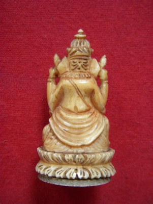 ขายปลายงาช้างเก่า แกะสลัก อายุ 80 กว่าปี