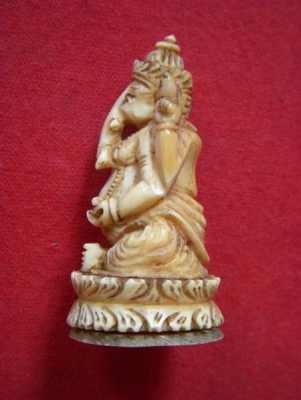 ขายปลายงาช้างเก่า แกะสลัก อายุ 80 กว่าปี