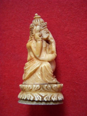 ขายปลายงาช้างเก่า แกะสลัก อายุ 80 กว่าปี