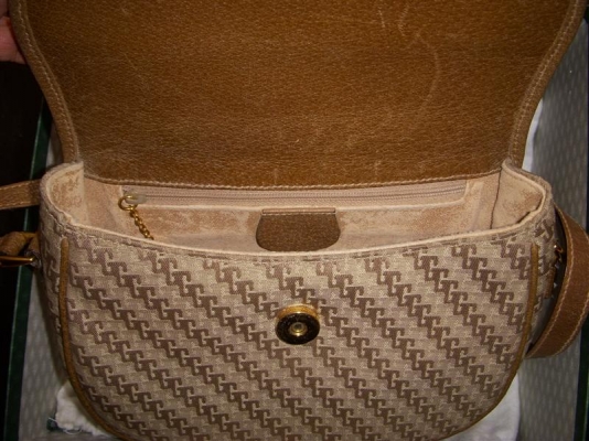 ขายกระเ๋ป๋า GUCCI ของแท้ มือสอง สภาพ 90\%