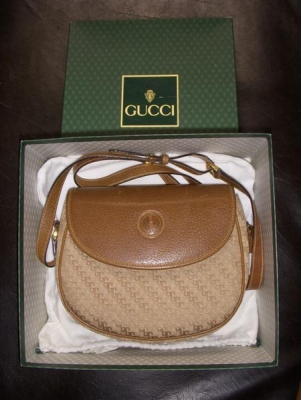 ขายกระเ๋ป๋า GUCCI ของแท้ มือสอง สภาพ 90\%