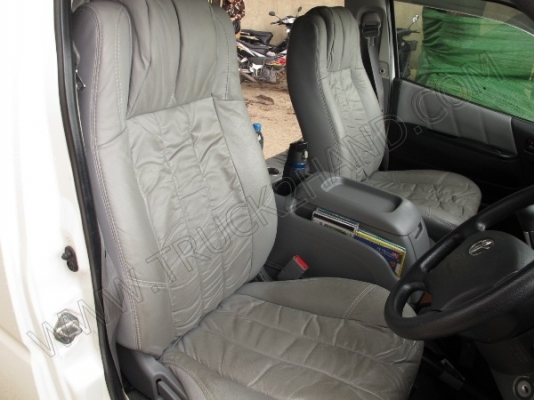 รถตู้ ยี่ห้อ TOYOTA ปี 2005