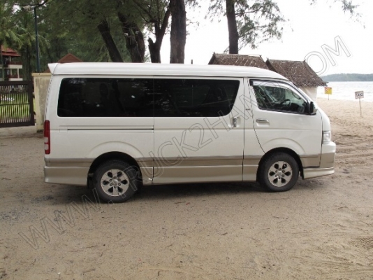 รถตู้ ยี่ห้อ TOYOTA ปี 2005