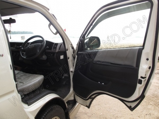 รถตู้ ยี่ห้อ TOYOTA ปี 2005