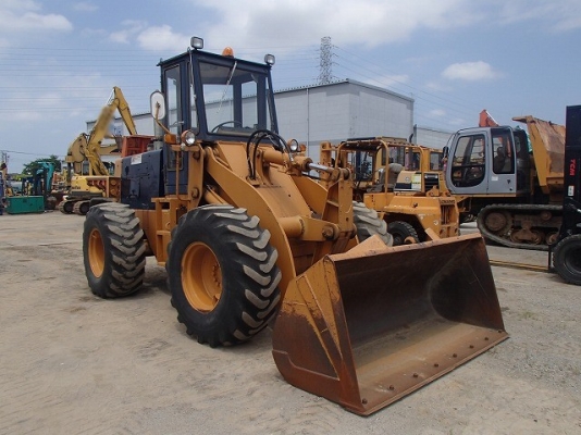 515-2-12070รถตักล้อยาง รถจอดที่CSนวนคร แล้วครับ