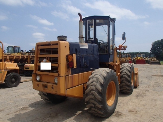 515-2-12070รถตักล้อยาง รถจอดที่CSนวนคร แล้วครับ