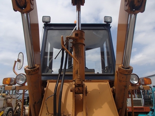 515-2-12070รถตักล้อยาง รถจอดที่CSนวนคร แล้วครับ