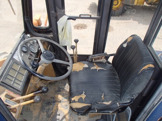 515-2-12070รถตักล้อยาง รถจอดที่CSนวนคร แล้วครับ