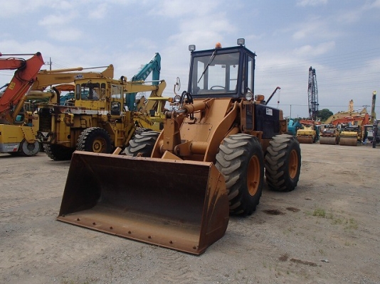 515-2-12070รถตักล้อยาง รถจอดที่CSนวนคร แล้วครับ